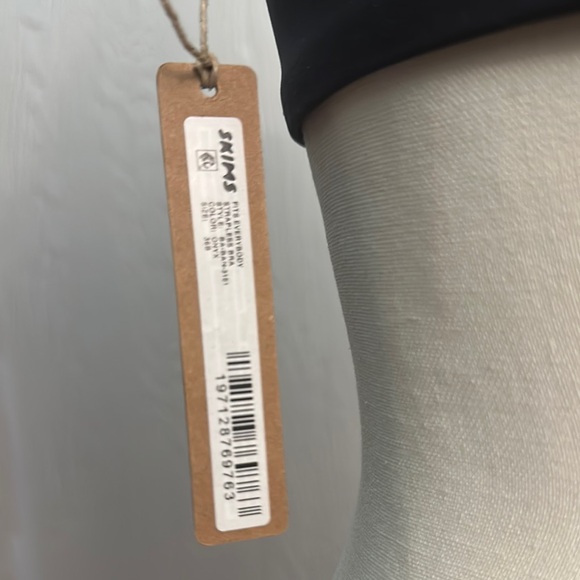 SKIMS Black Bandeau Bra with Seamless Design - Picture 2 of 4